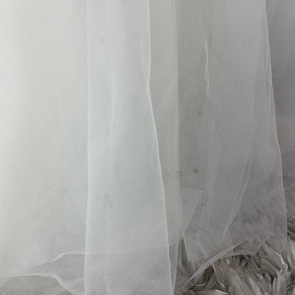 Allure Bridals 9300 wedding dress in ivory/silver - Picture 9 of 16